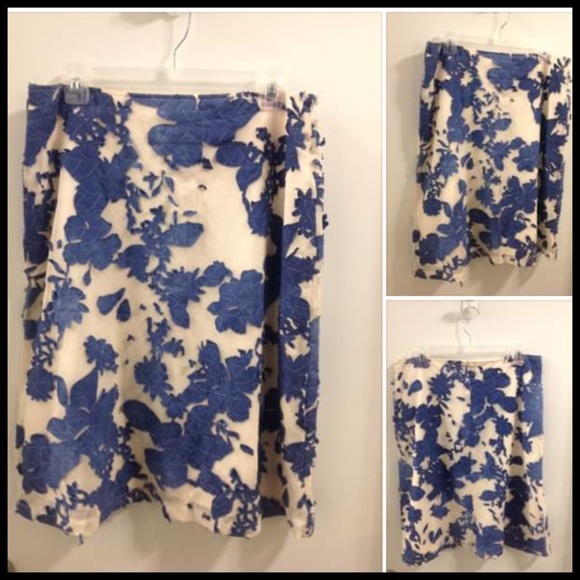 Dresses & Skirts - BEAUTIFUL SKIRT L 🦋 $FREE ADD ON <quick fix>